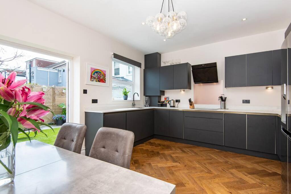 Villa Newly Renovated Victorian House With Free Parking à Hove Extérieur photo